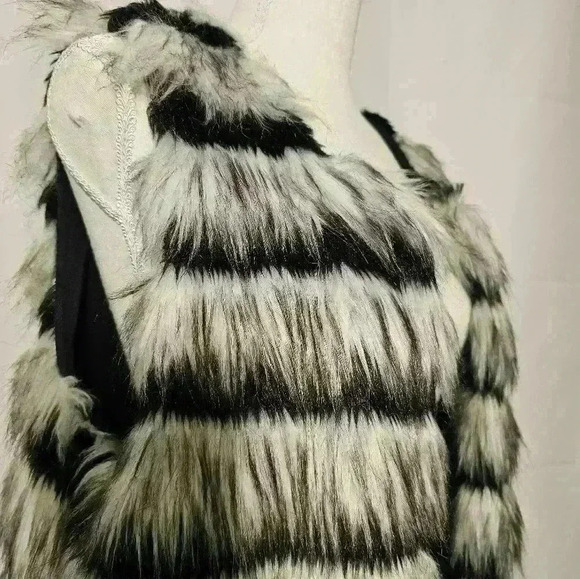 Signature Studios Women Faux Fur Vest Black White Size Large - Picture 2 of 7
